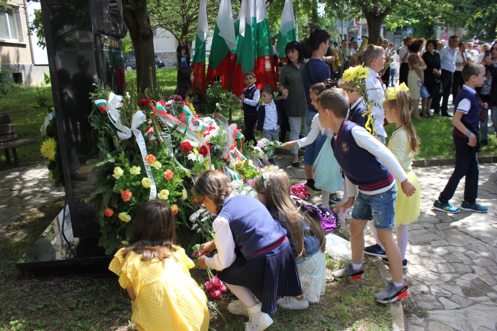 Плевен чества 24 май - ден на светите братя Кирил…
