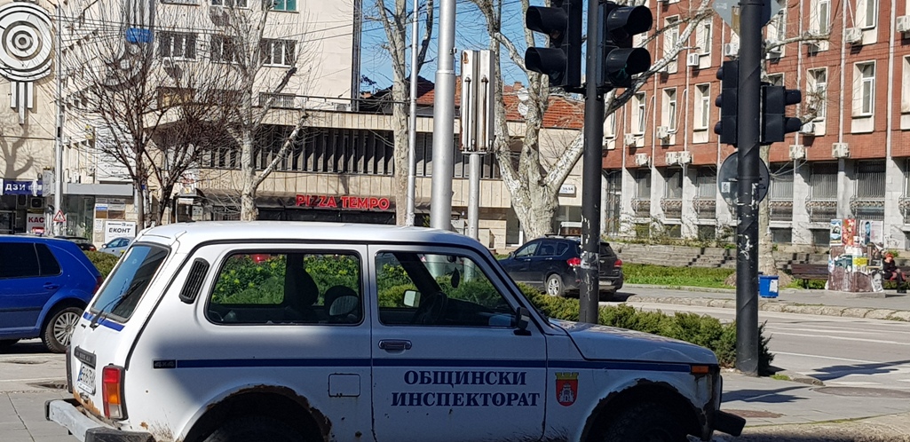 Съвместни проверки за въведените мерки извършват общински инспектор и служители…