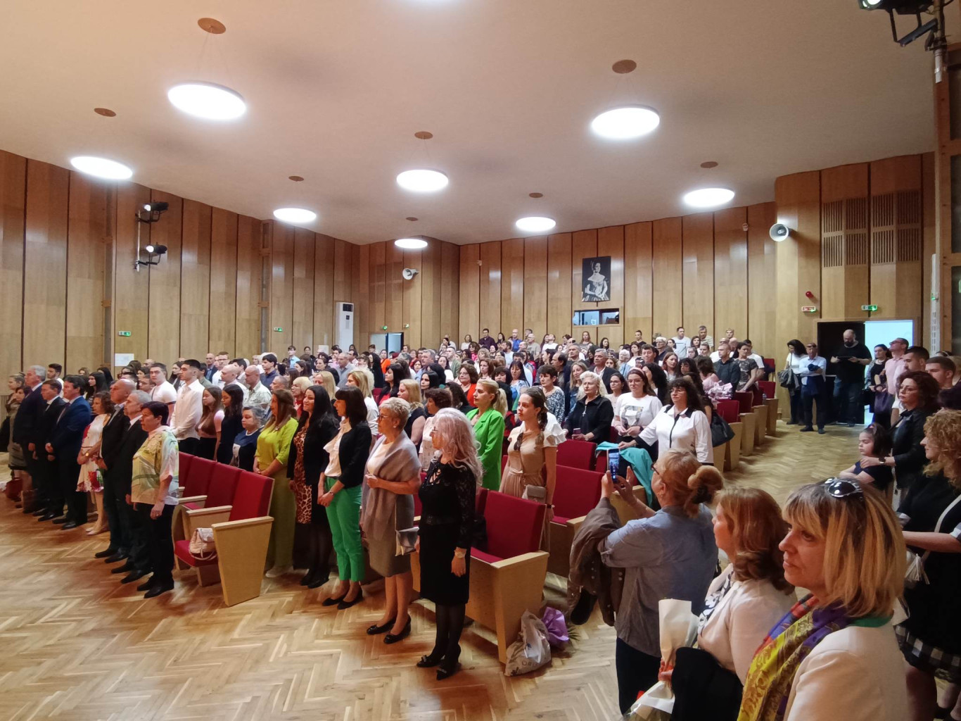 За принос в областта на образованието награди получиха директори, педагози,…
