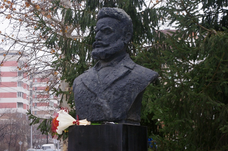 Свеждаме глави пред героите на България