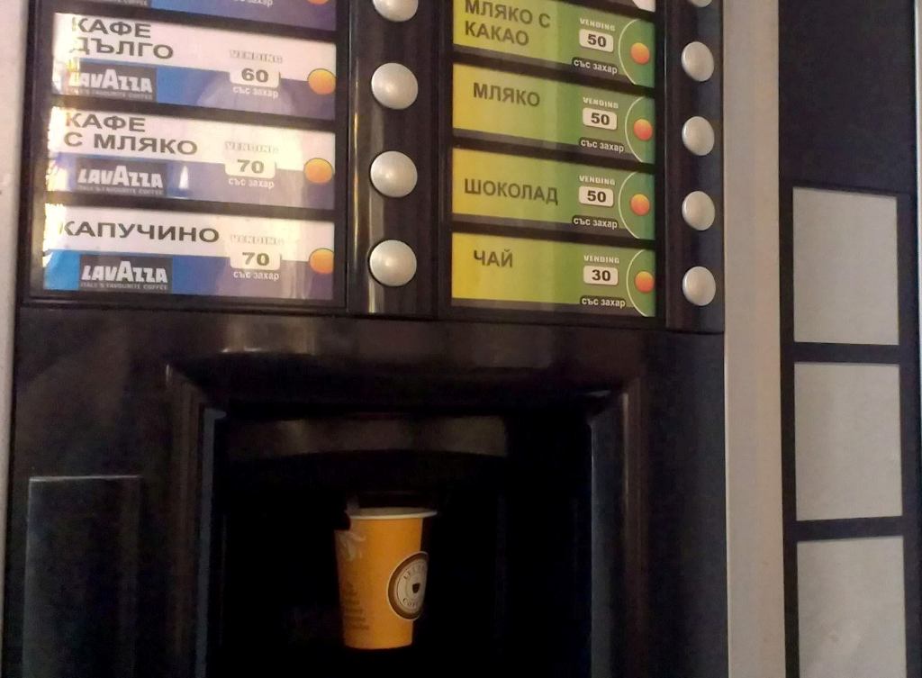 Общината продължава демонтажа на незаконно поставени кафе автомати
