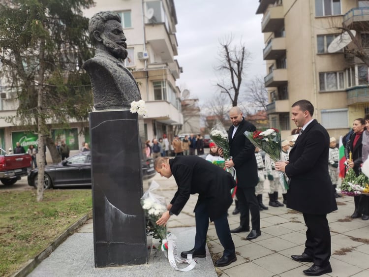 Почитаме 176 години от рождението на Христо Ботев
