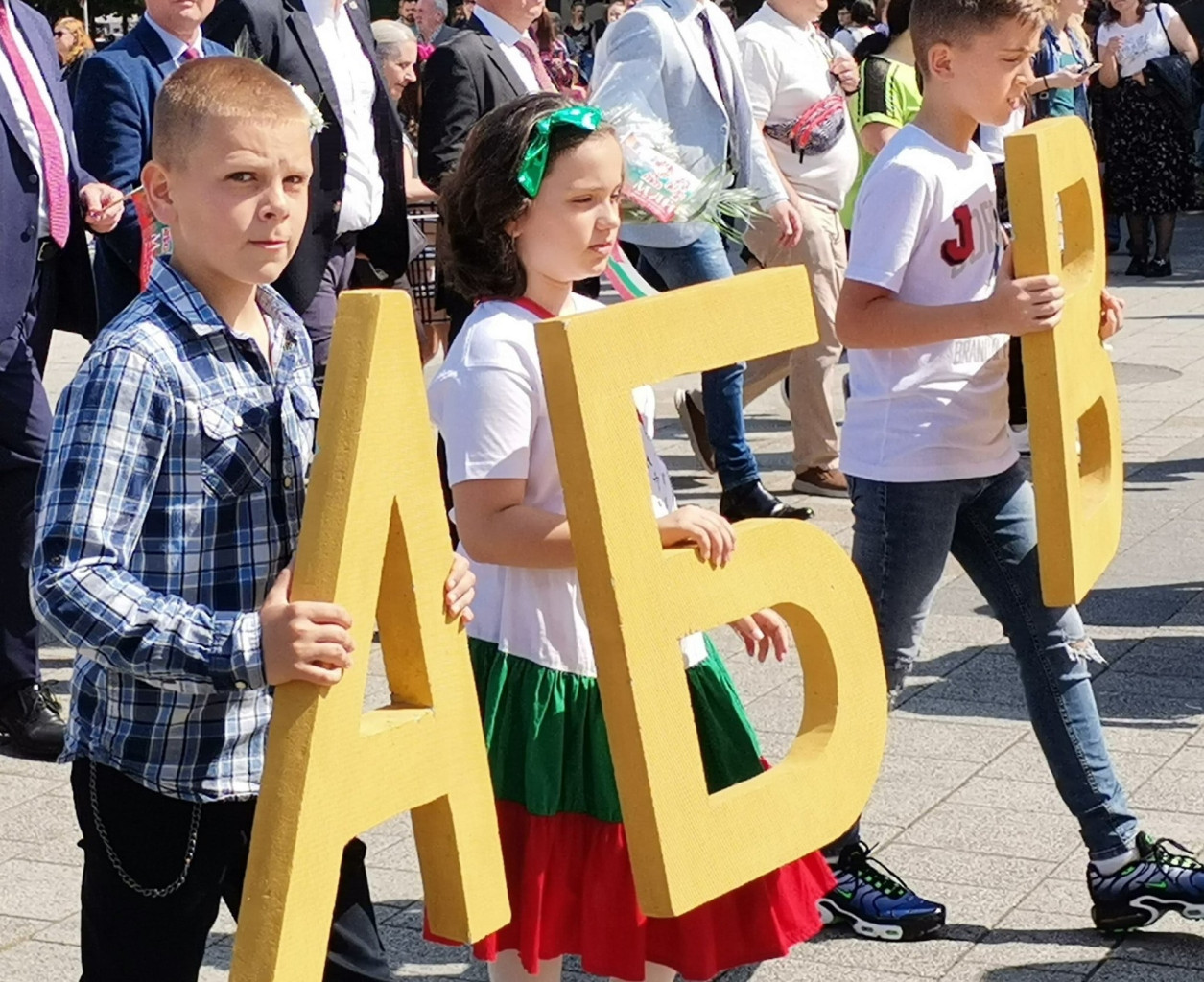 На 24 май: Отличават дейци на образованието, науката и културата…