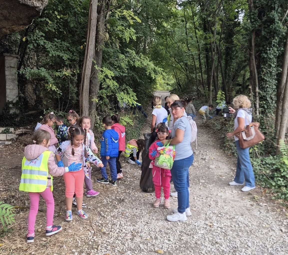 Доброволческа акция за почистване край язовир „Тотлебенов вал“