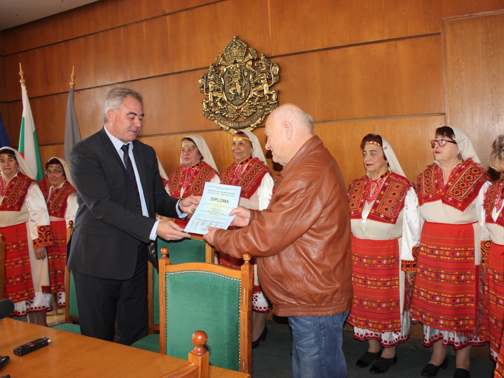 Хорът за македонски песни получи поредно признание