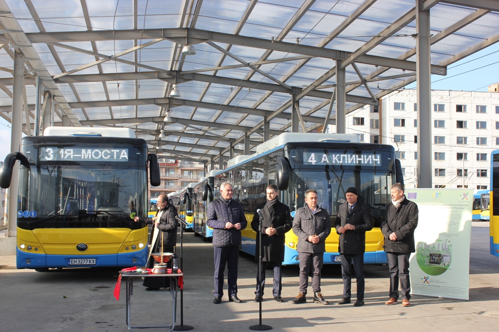 Доставиха 14 нови електрически автобуса по проект на Община Плевен