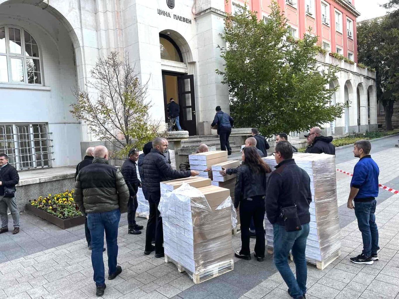 Община Плевен получи 113 000 бюлетини за предстоящите парламентарни избори…