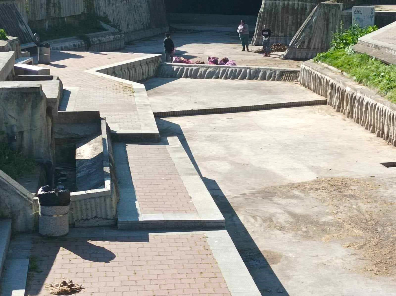 Започна почистване на Водната каскада и фонтаните
