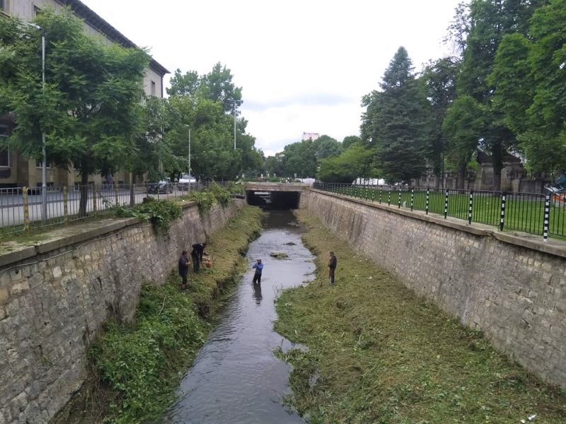 Напредва почистването на речните корита в Плевен