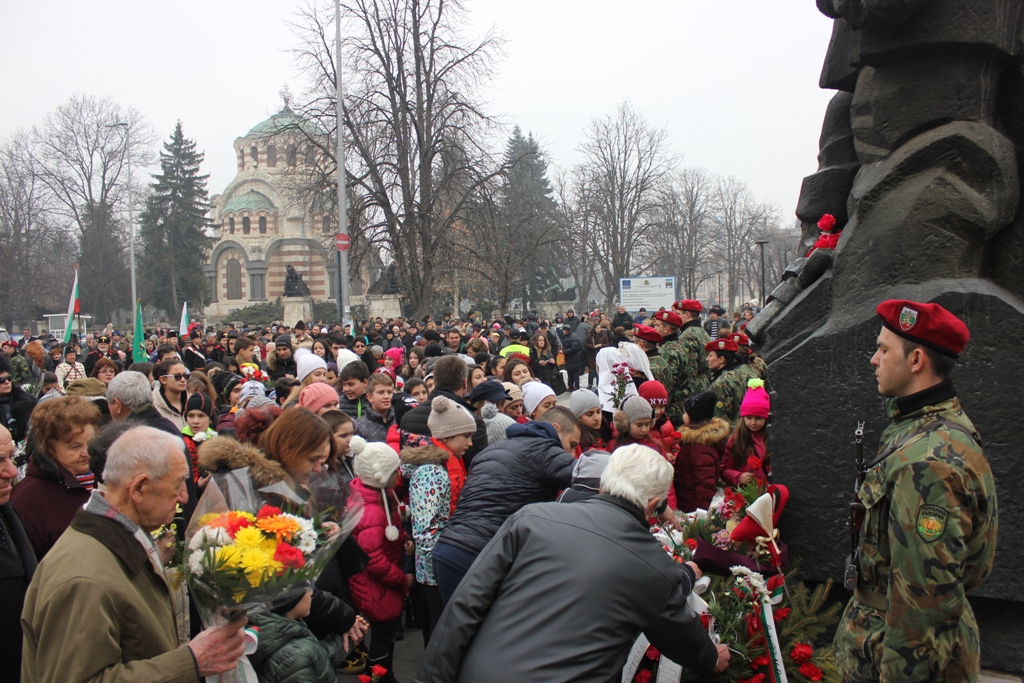 Сведохме глави пред живота и делото на Левски