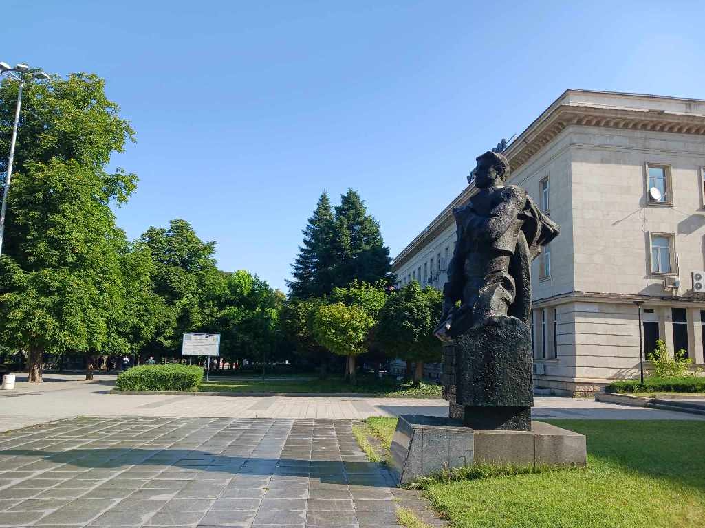 Община Плевен почита рождената дата на Апостола с поднасяне на…