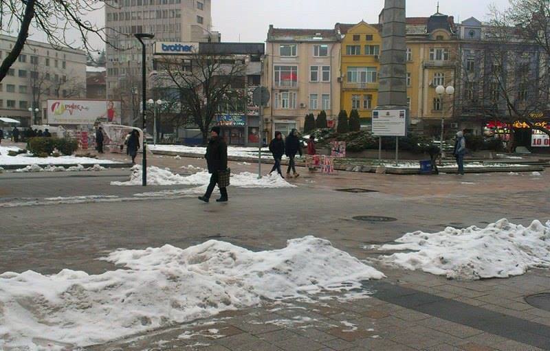 Местата за продажба на мартеници в Плевен почти свършиха