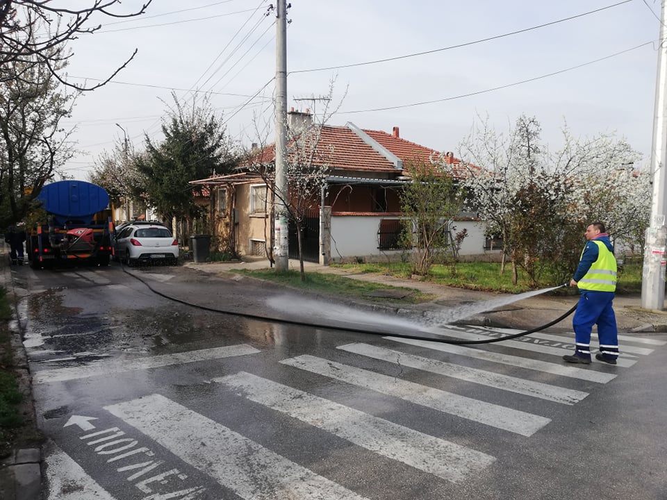 ЗАПОЧНА  ПЪРВОТО  ЗА ГОДИНАТА МИЕНЕ НА УЛИЦИТЕ В ПЛЕВЕН