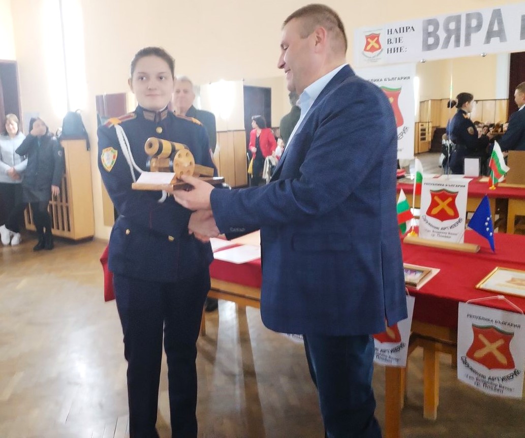 Кметът д-р Христов връчи най-високото отличие на годишните награди на…