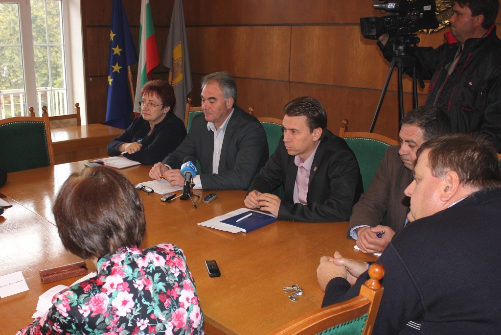 Общината получава безвъзмездно гилзи за паметника на Емил Димитров