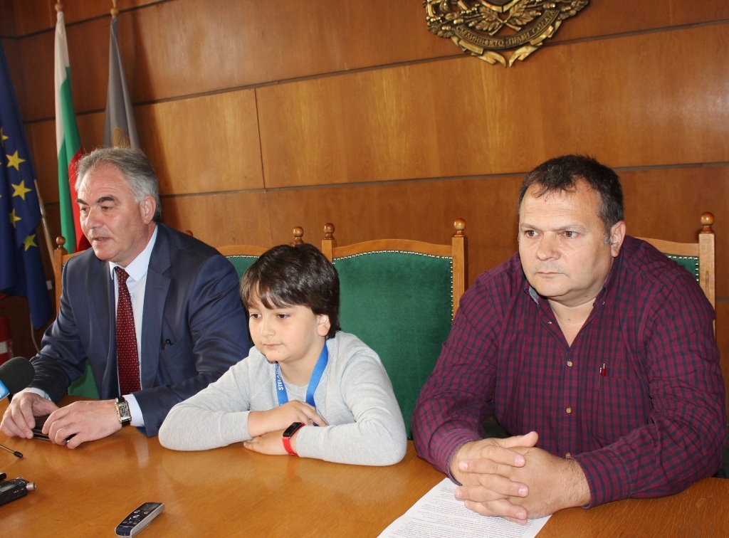Мавзолеят ще е осветен в алено в подкрепа на болните…