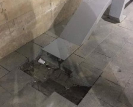 Вандали посегнаха на новите настилка и растителност на площад „Стефан…