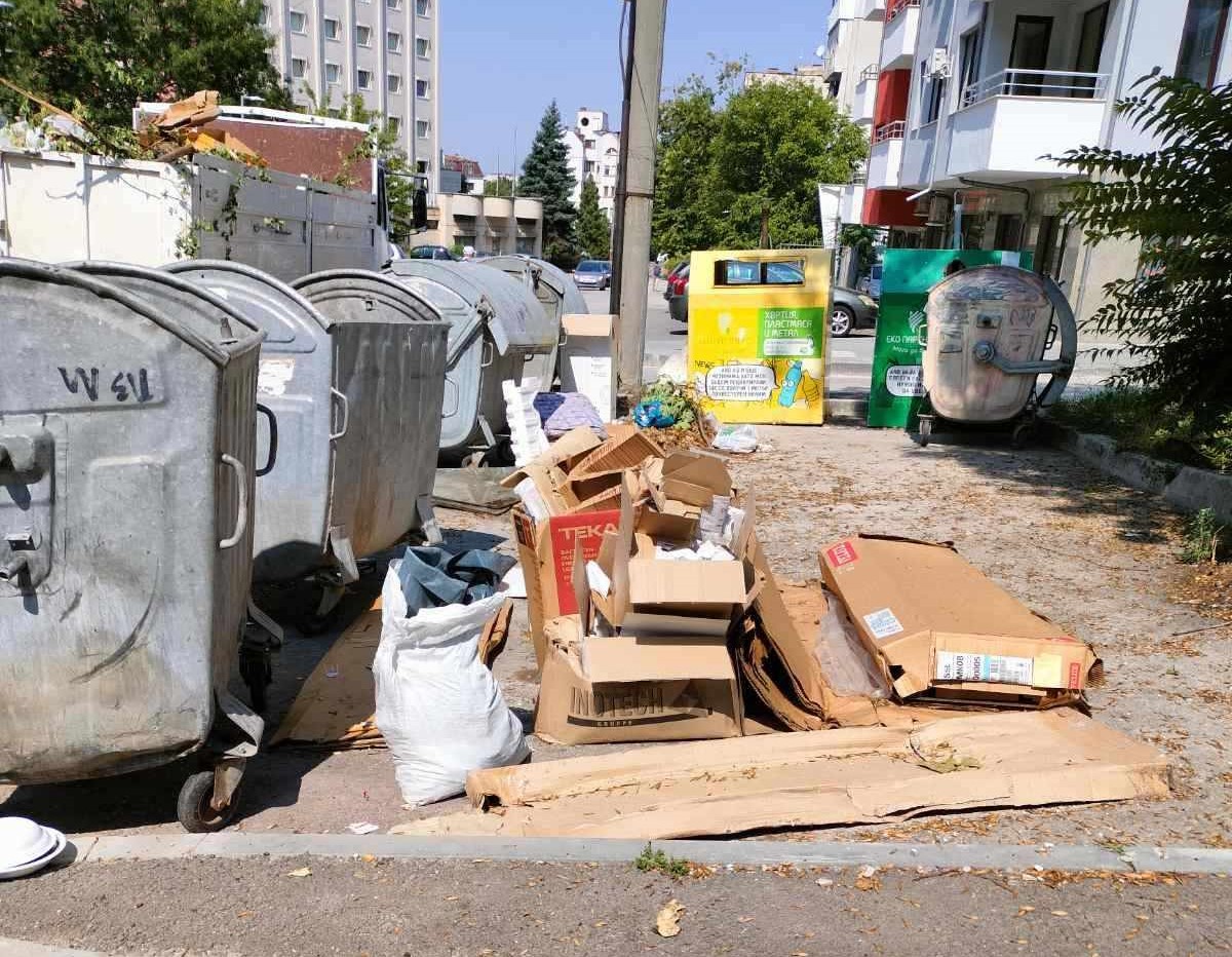 Производствените отпадъци се изхвърлят само в предварително осигурени от фирмите…