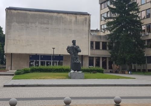 Почитаме паметта на Апостола с поднасяне на цветя пред неговия…