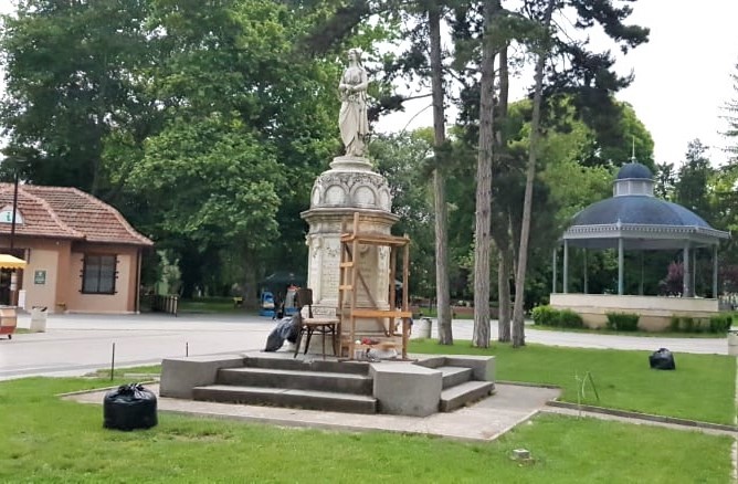 Основно почистен ще бъде паметникът на Свободата в Градската градина