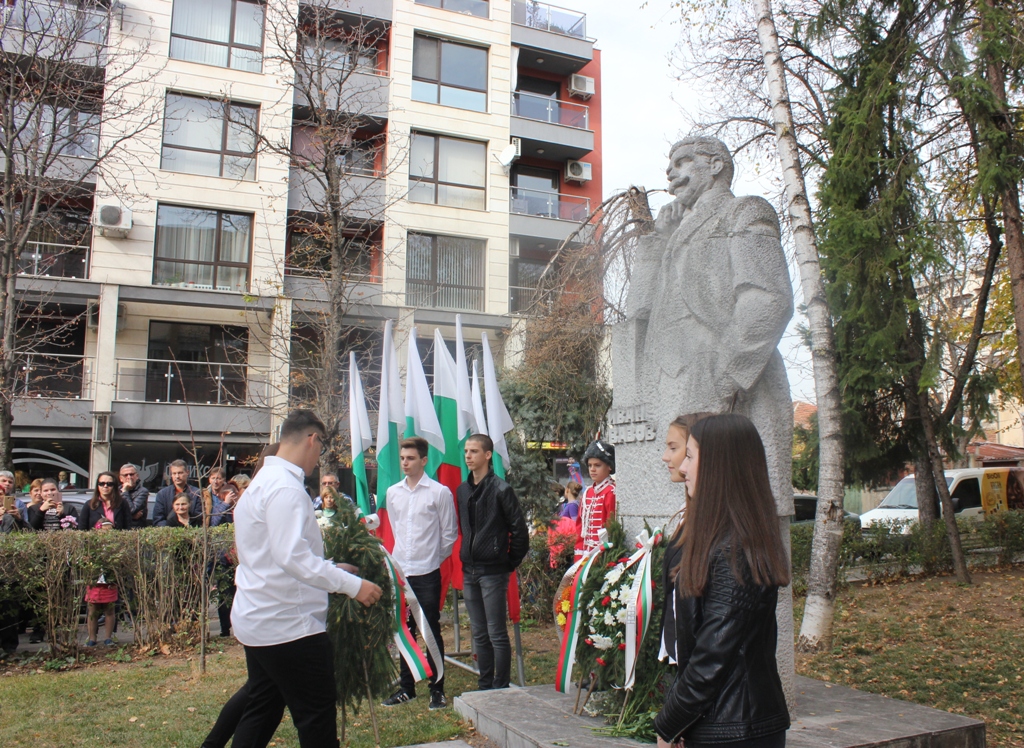 ЗАРАДИ ЧЕСТВАНЕТО НА ДЕНЯ НА НАРОДНИТЕ БУДИТЕЛИ ЧАСТ ОТ УЛ.…