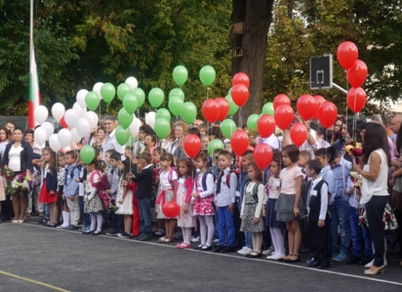 Приемат заявления за еднократна помощ за първолаци