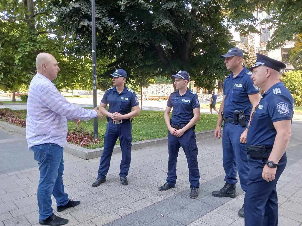 От днес полицейски патрули дежурят в  централната част на Плевен