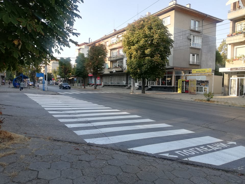 Обновяват маркировката на пешеходните пътеки в Плевен