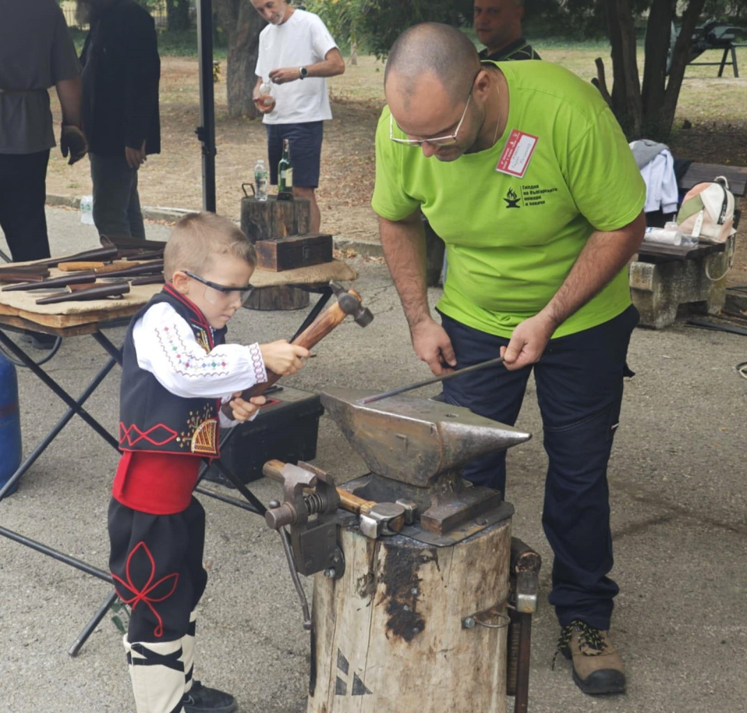 Започна третото издание на Ножаро-ковашкия пленер „Огън и искри“