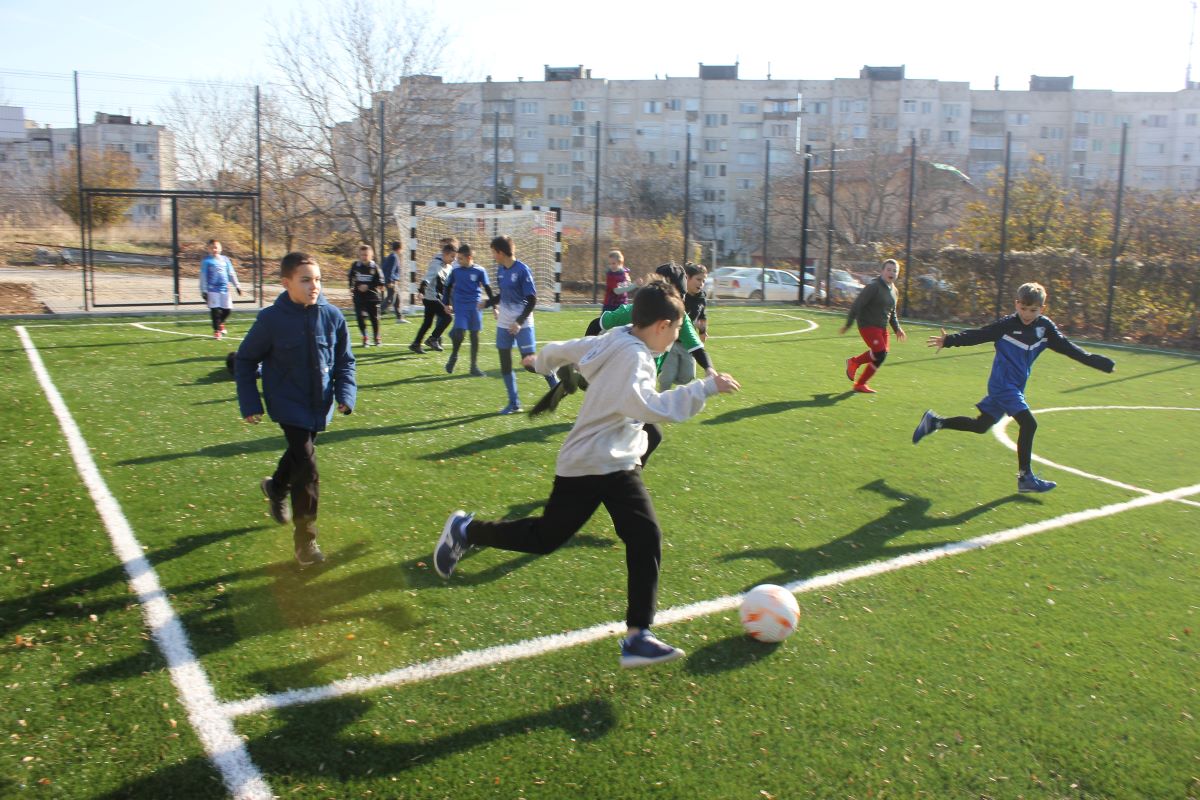 Две нови спортни площадки откриха официално днес в ОУ „Св.…