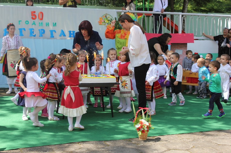 С пъстър празник посрещнаха 50-годишния юбилей в ясла „Гергана”