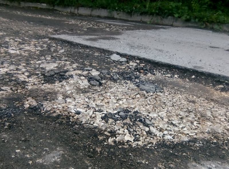 С изкърпване на дупки в уличната мрежа и възстановяване на…