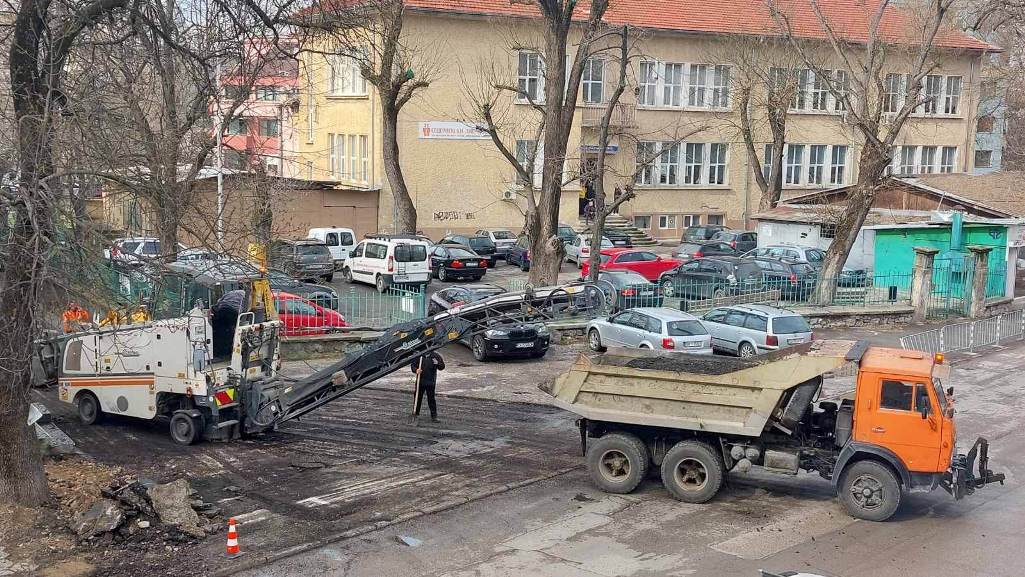 Продължават текущите ремонти на улици, рехабилитирани ще бъдат  къщи във…