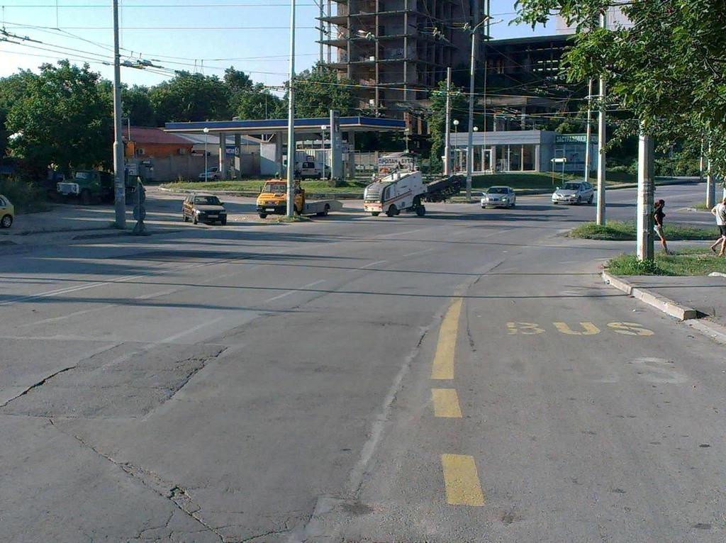 Продължава ремонтът на дупките по тролейбусните маршрути