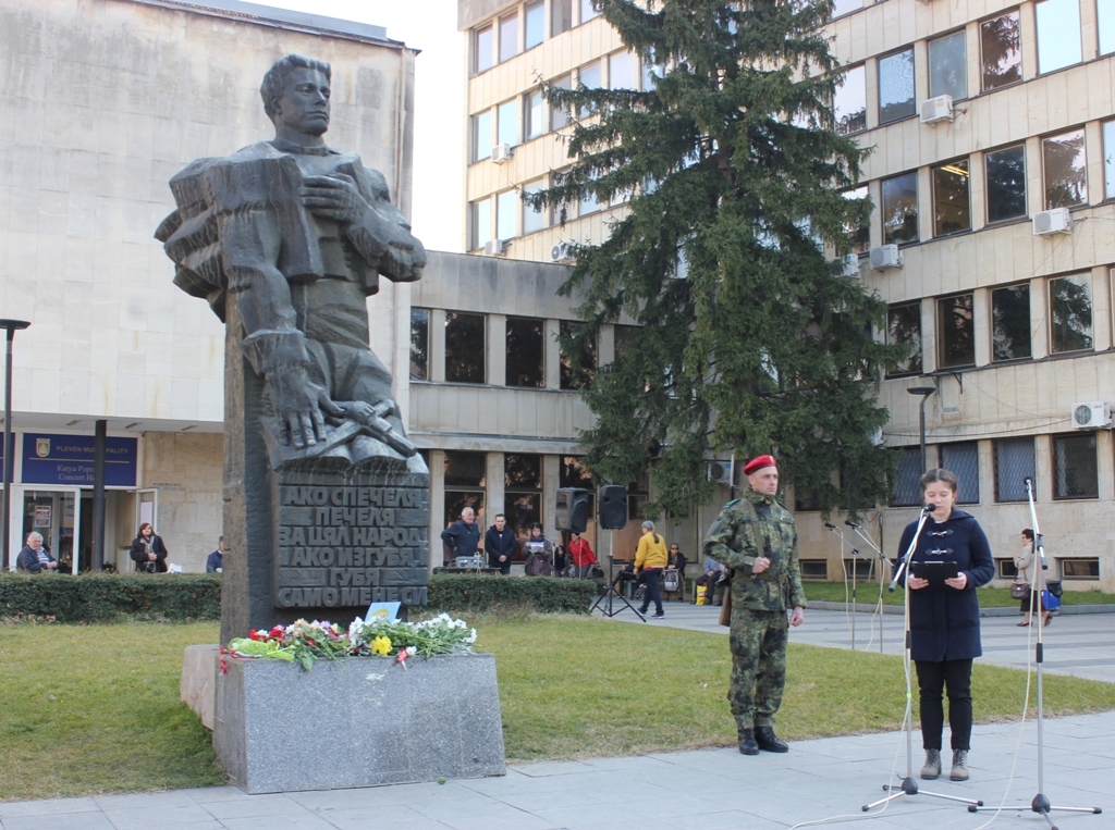 С паметен ритуал почитаме Апостола