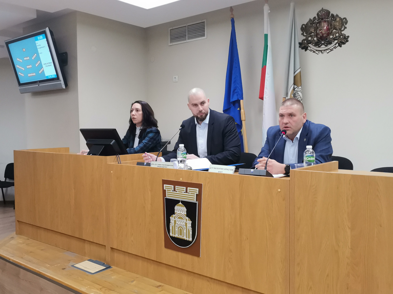Съветниците подкрепиха предложението Общината да закупи жилищния блок, предложен за…