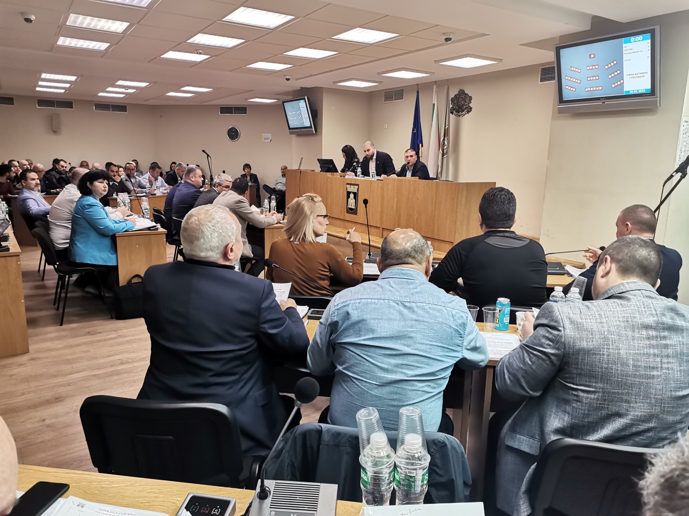 По дневен ред от 47 точки, шест от които питания,…