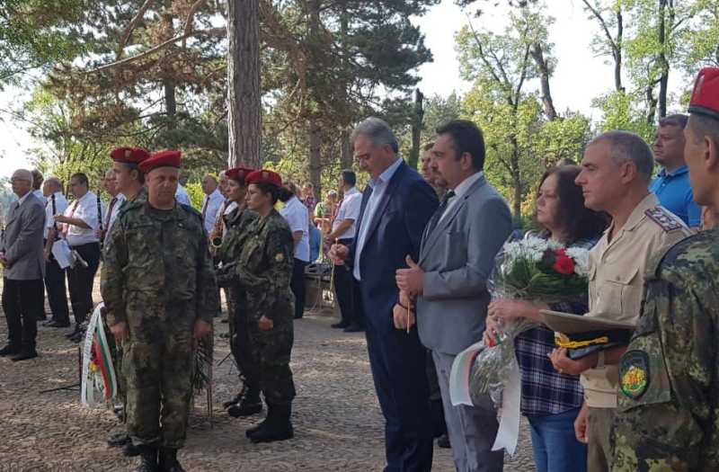 Сведохме глави пред подвига на загиналите в Третия щурм за…