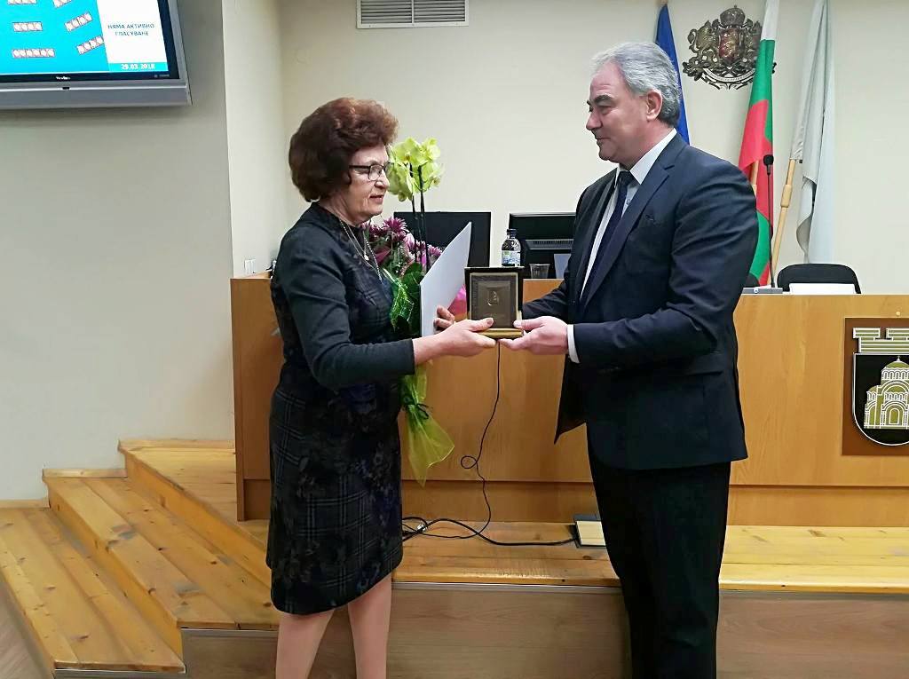 Кметът Спартански поздрави Снежана Чочева за юбилея й