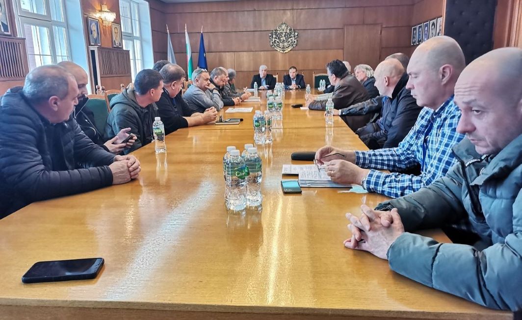 Готовност за зимата заявиха всички фирми, ангажирани със зимното почистване…