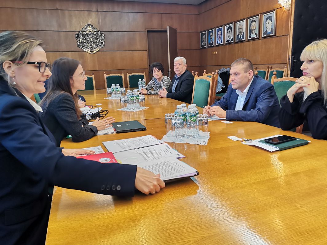 Екип на Световната банка посети Плевен за оценка на бизнес…