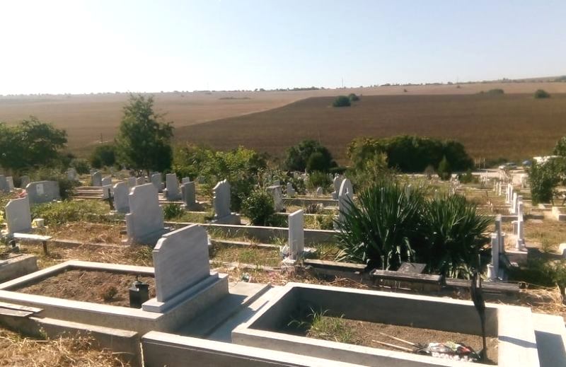 Приключва косенето на гробищните паркове, започва разчистване на храстова растителност…