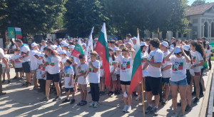 Посрещнаха участници в Националния поход „По стъпките на Апостола“ в Карлово, удостоиха ръководителя на похода д-р Галина Цветкова с наградата на Фондация „Васил Левски“