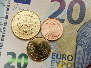 Банките обменят левове в евро без такси и без ограничения в сумите до края на месец юни 2026 година