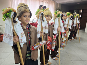 С празнично коледуване и благотворителна кауза започна последното за годината заседание на Общински съвет - Плевен