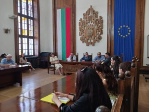 Мерки за нормална работа на детските и социални заведения в условията на водна криза обсъдиха на среща в Община Плевен