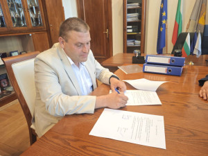 Община Плевен подписа договор с ВиК - Плевен за приемане на дарение - проект за реконструкция на вътрешни водопроводи