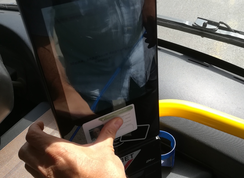Демонстрират изградената Електронна система за таксуване в обществения транспорт в…