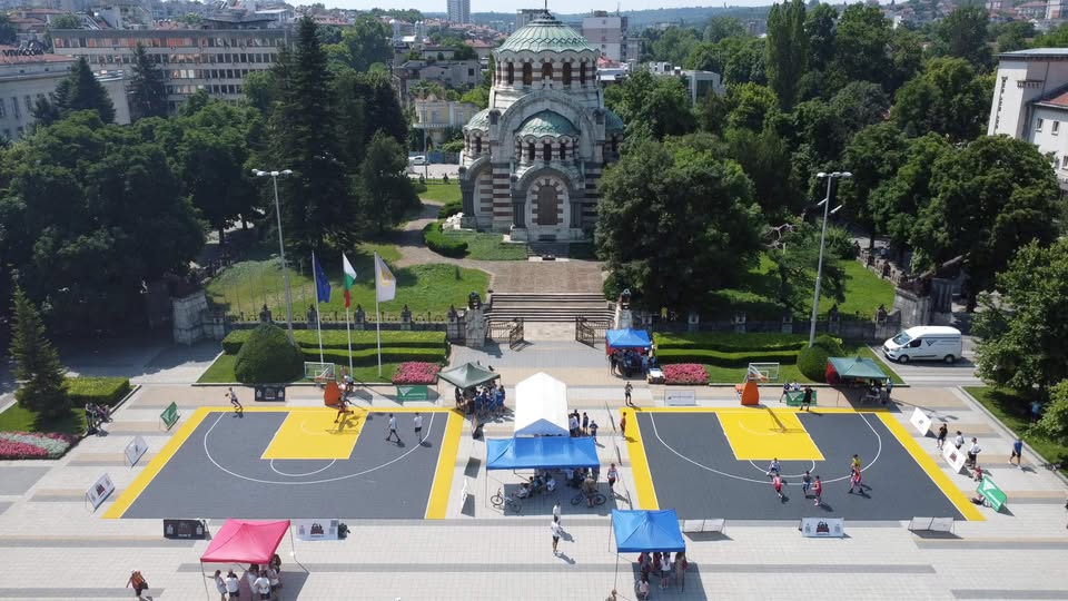Турнир по уличен баскетбол на пл. „Възраждане“ в Плевен на…