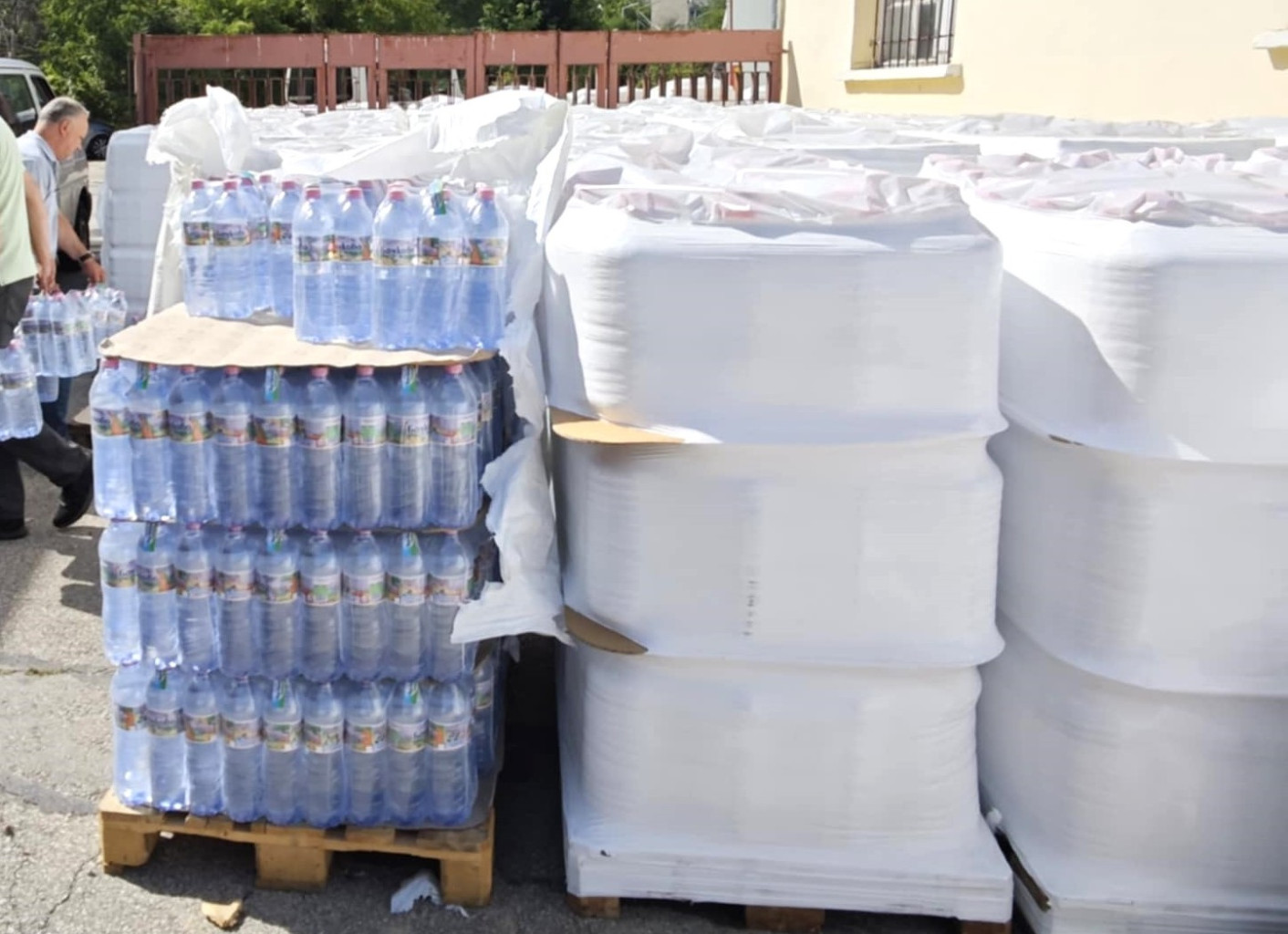 Предоставят допълнителни количества бутилирана питейна вода от Държавния резерв за…